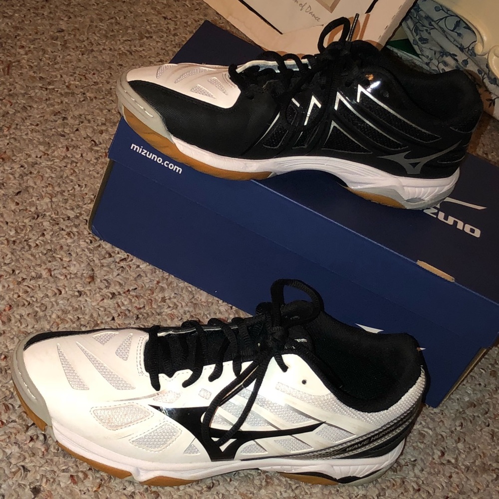 Volleyball shoes